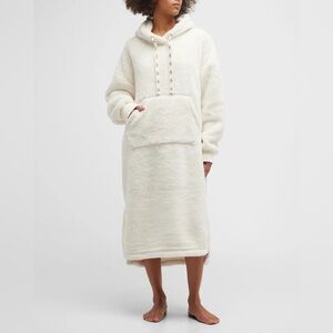 UGG Cream Fleece Hoodie Full-Body, like new